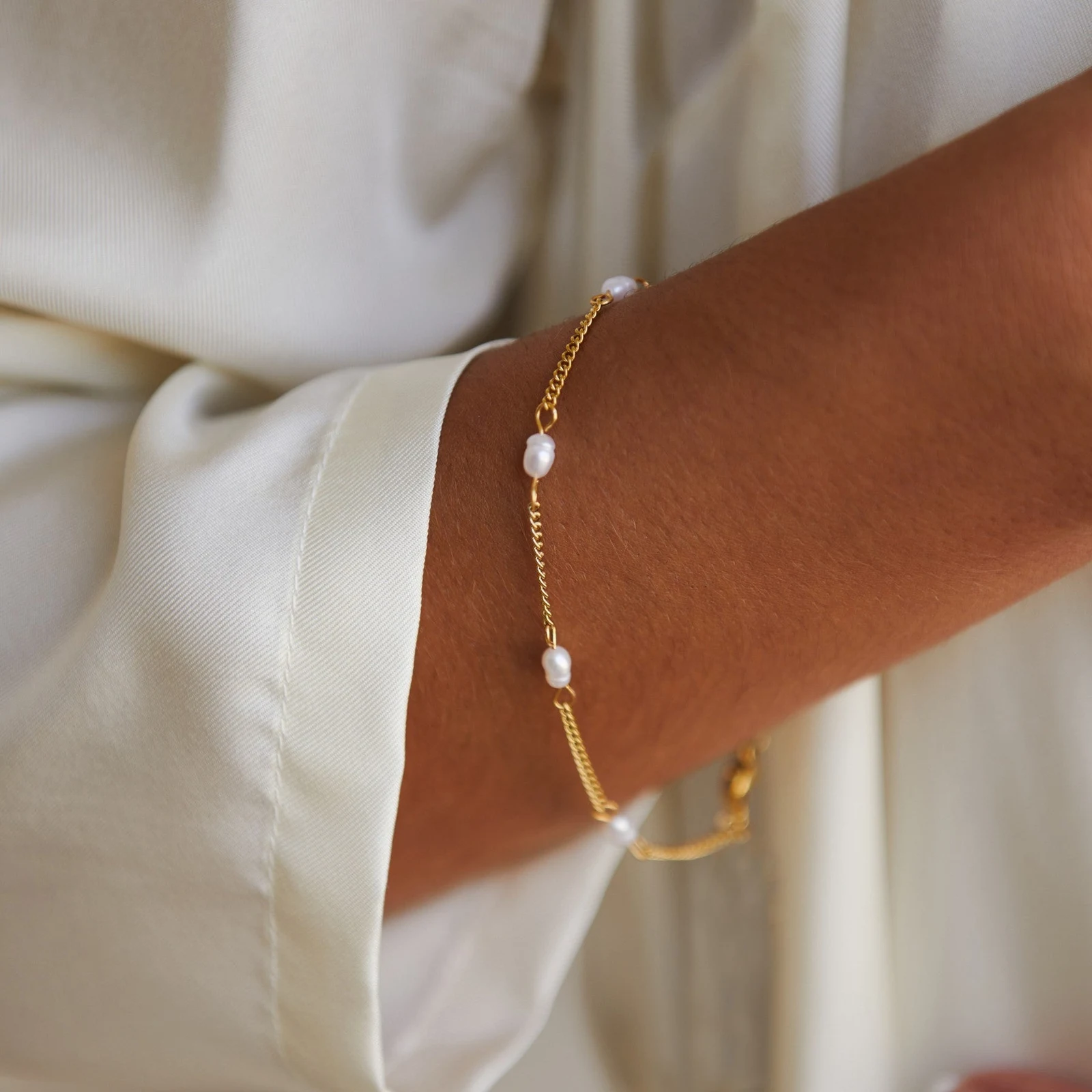 Lovina Freshwater Pearl Bracelet — detail