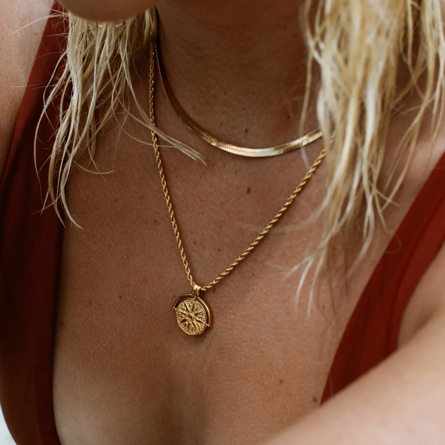 Golden Sun Necklace — use