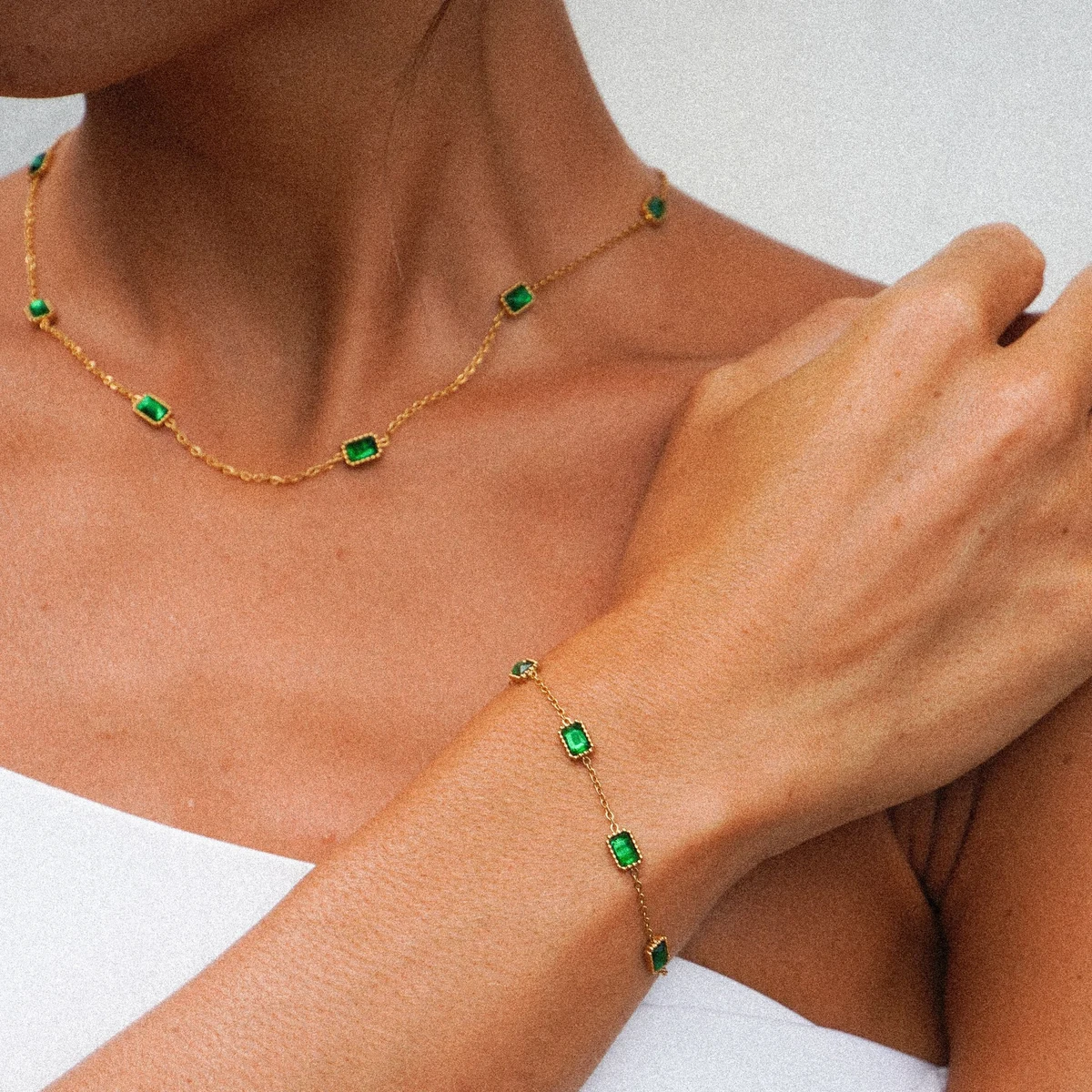 Raja Ampat Necklace - use view