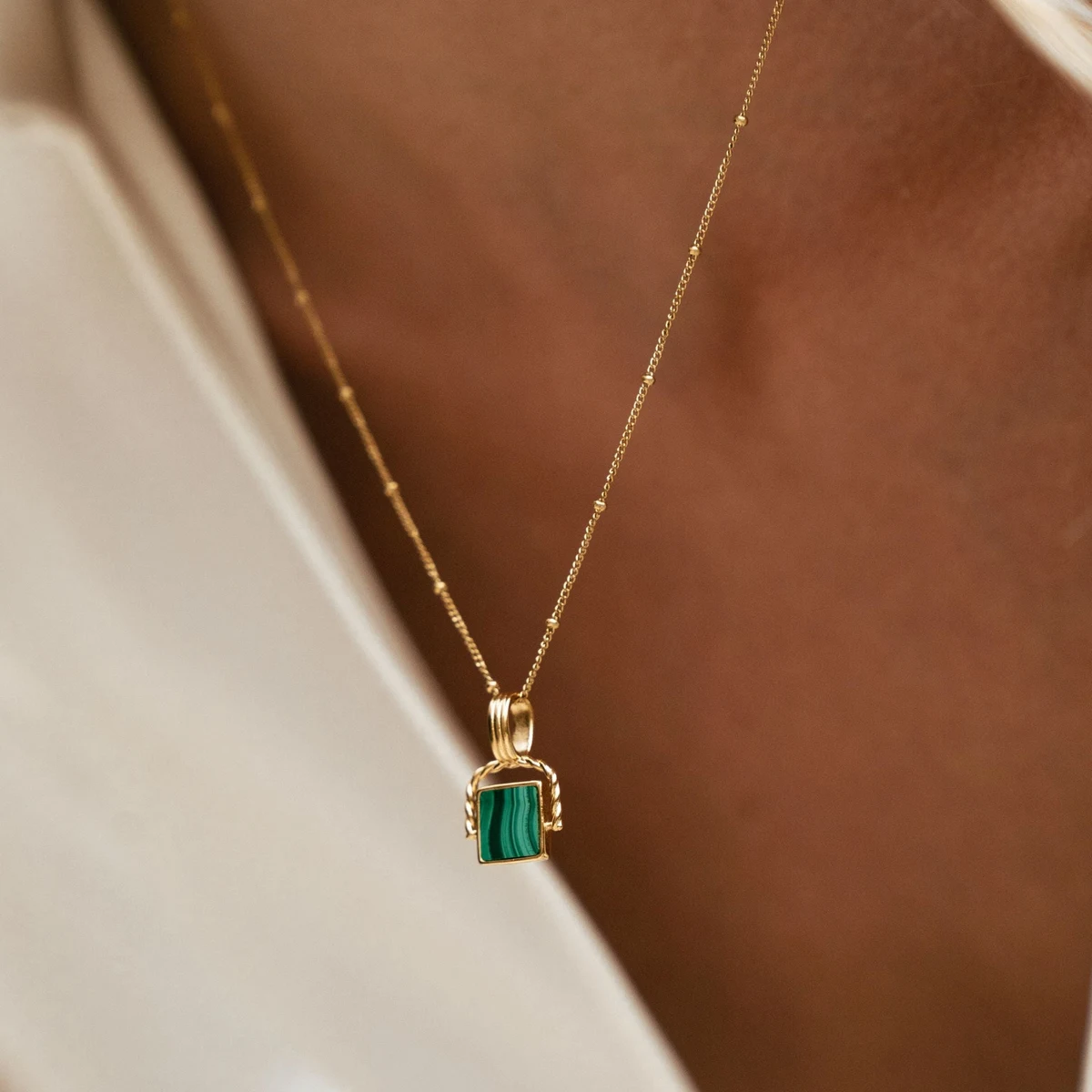 Malachite Pendant - use view