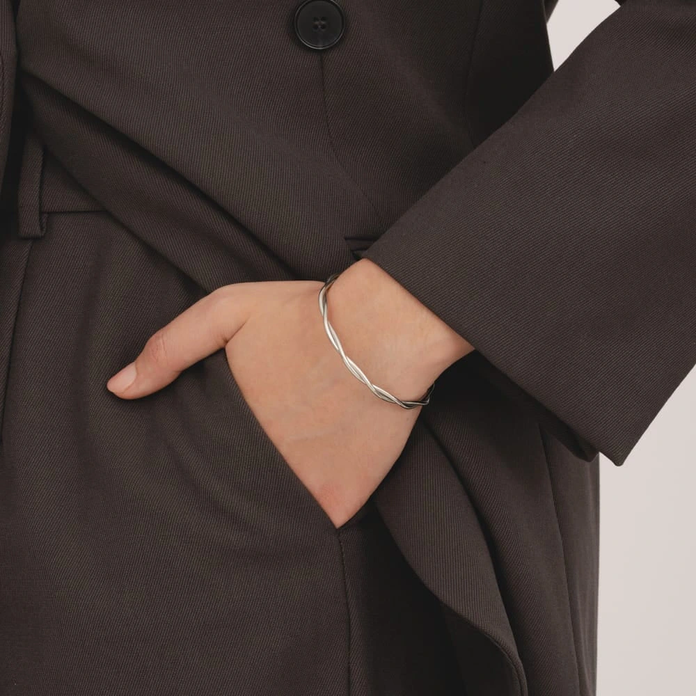Leighton Twisted Cuff — lead view