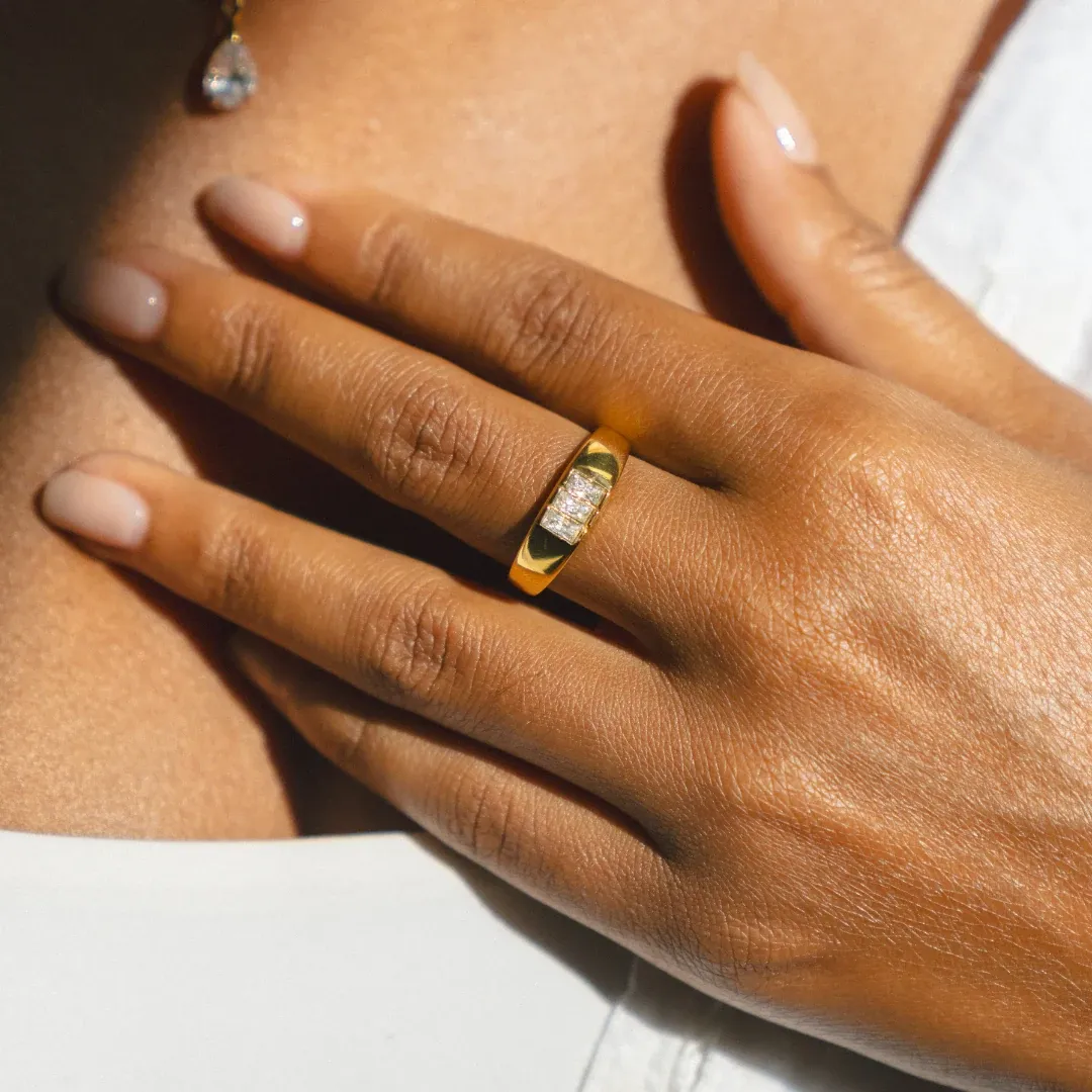 Baguette Signet Ring Gold - alternate view