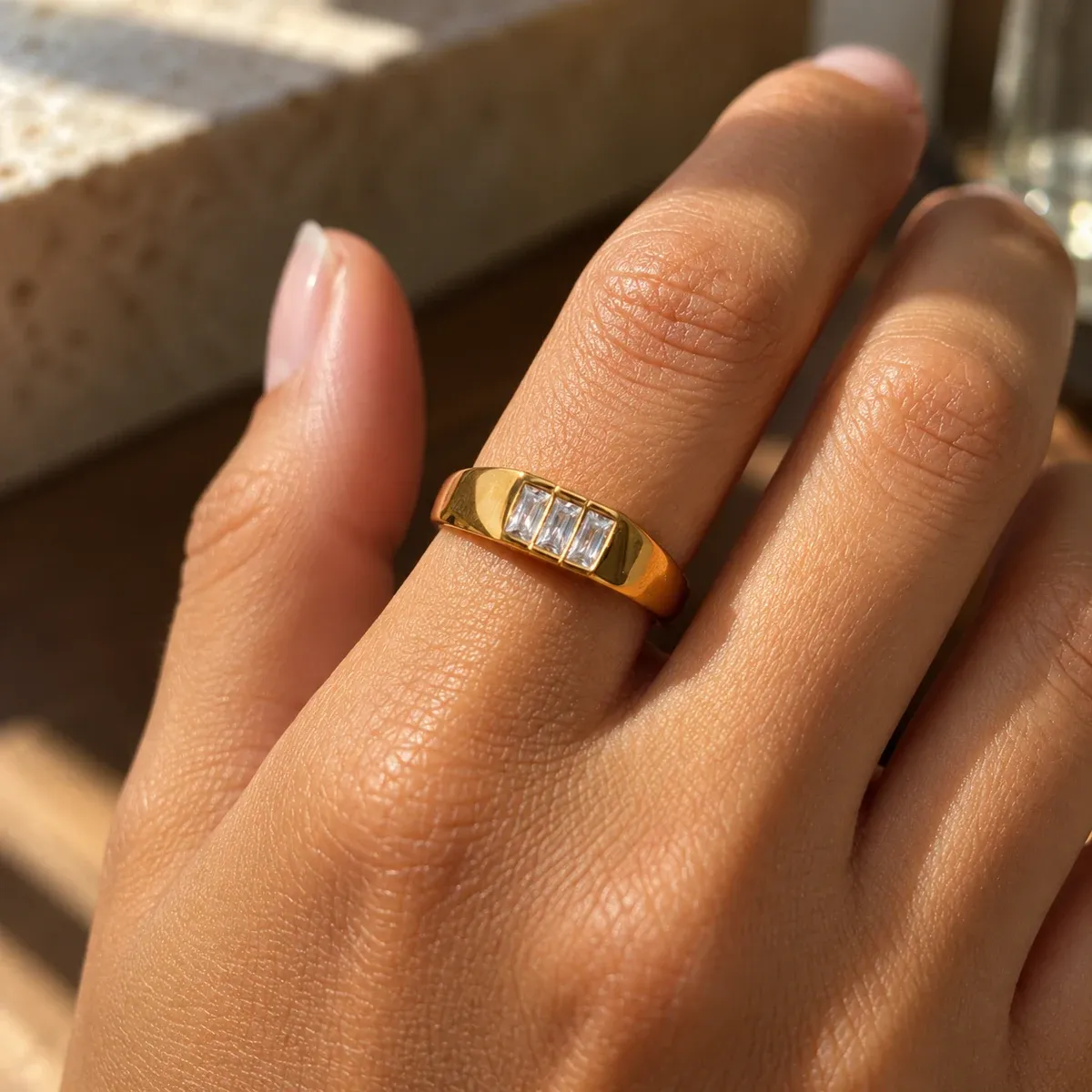Baguette Signet Ring Gold - detail view