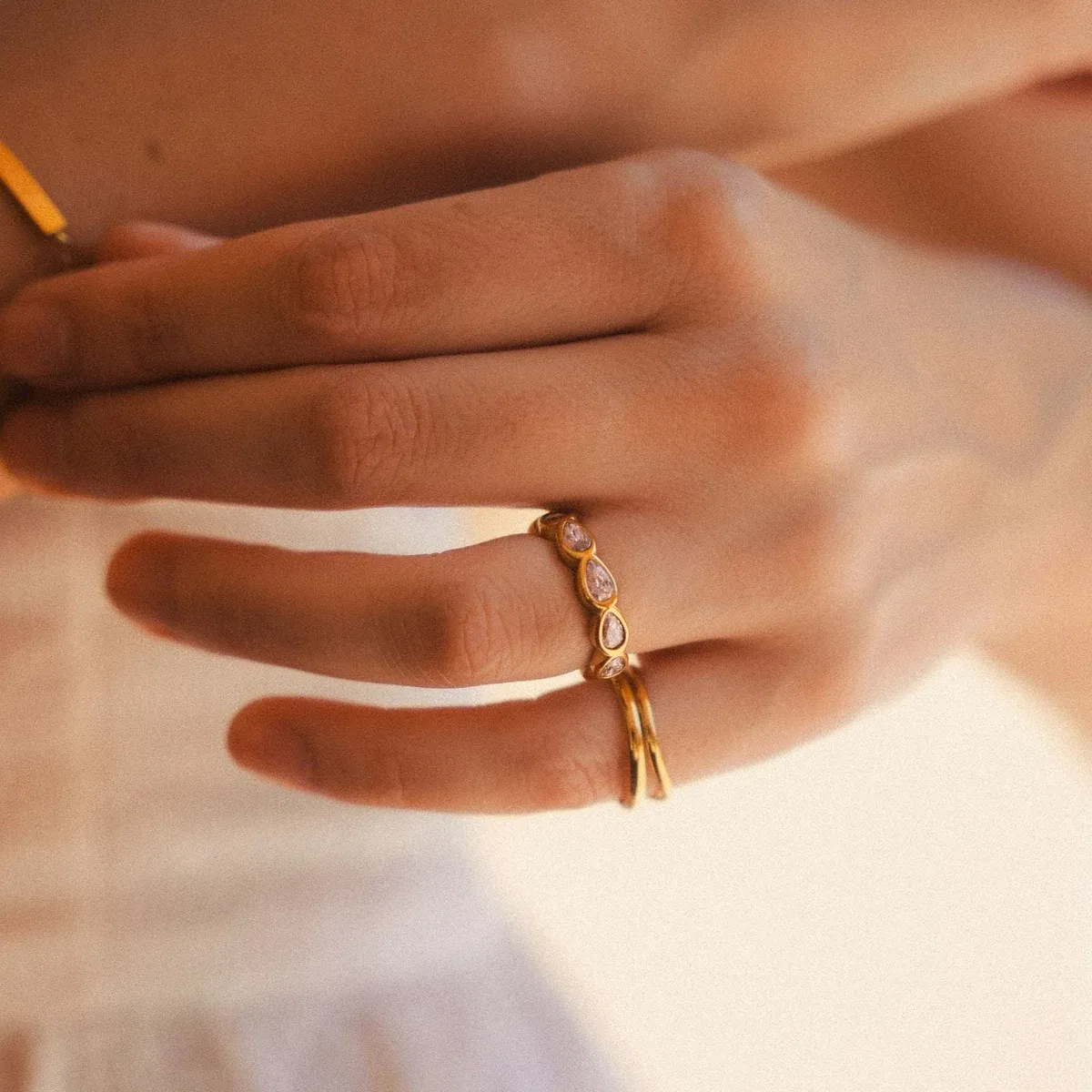 Peony Ring Gold - use view