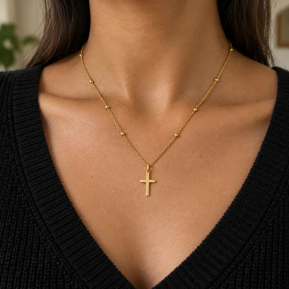 Cross Necklace Gold - detail view