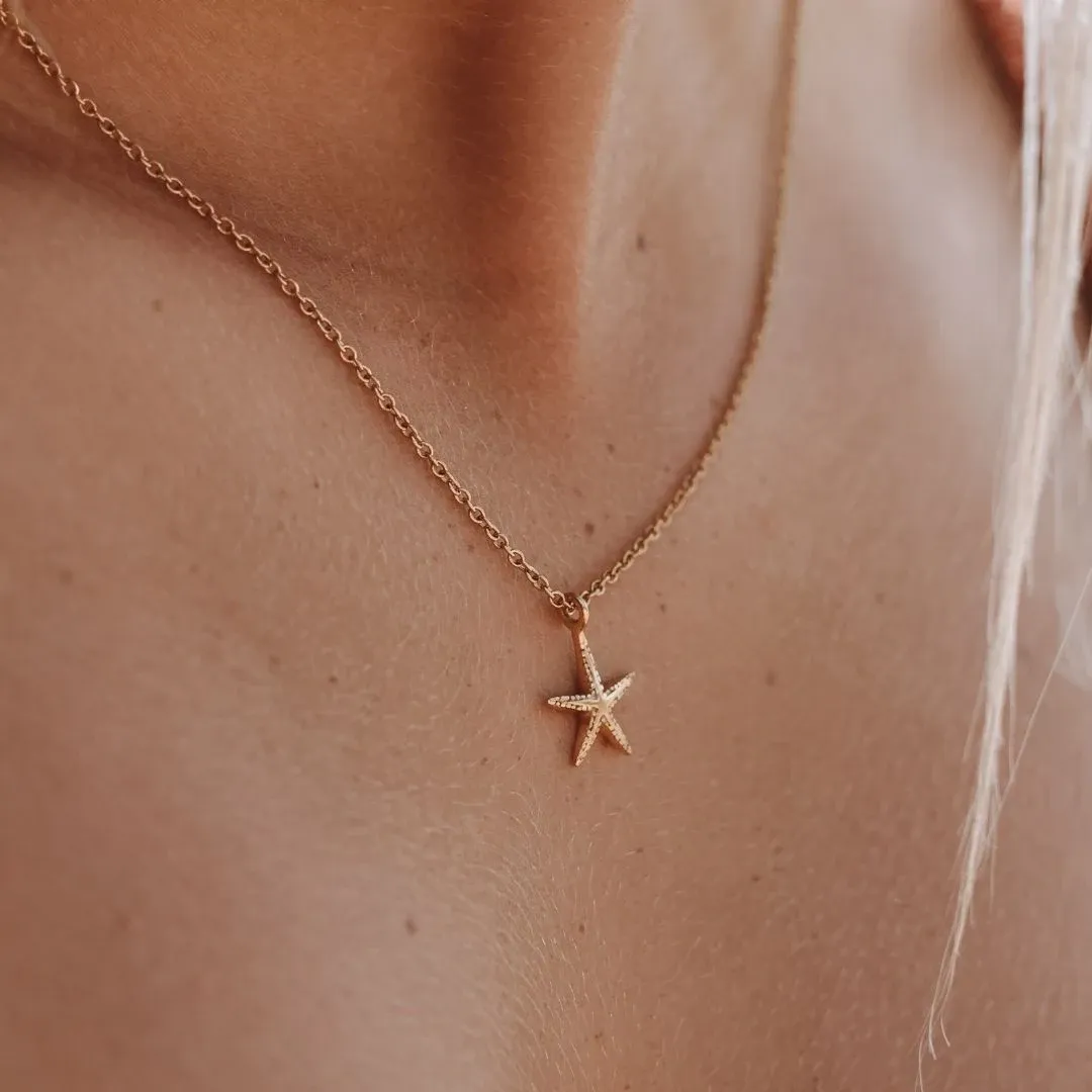 Starfish Necklace Gold - lead view