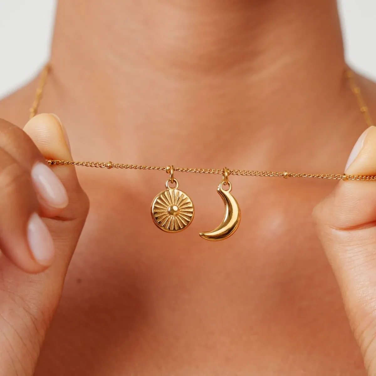 Moon & Sun Necklace Gold - use view