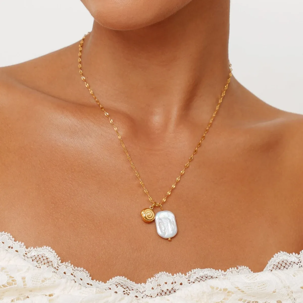 Seashell Cove Necklace Gold - lead view