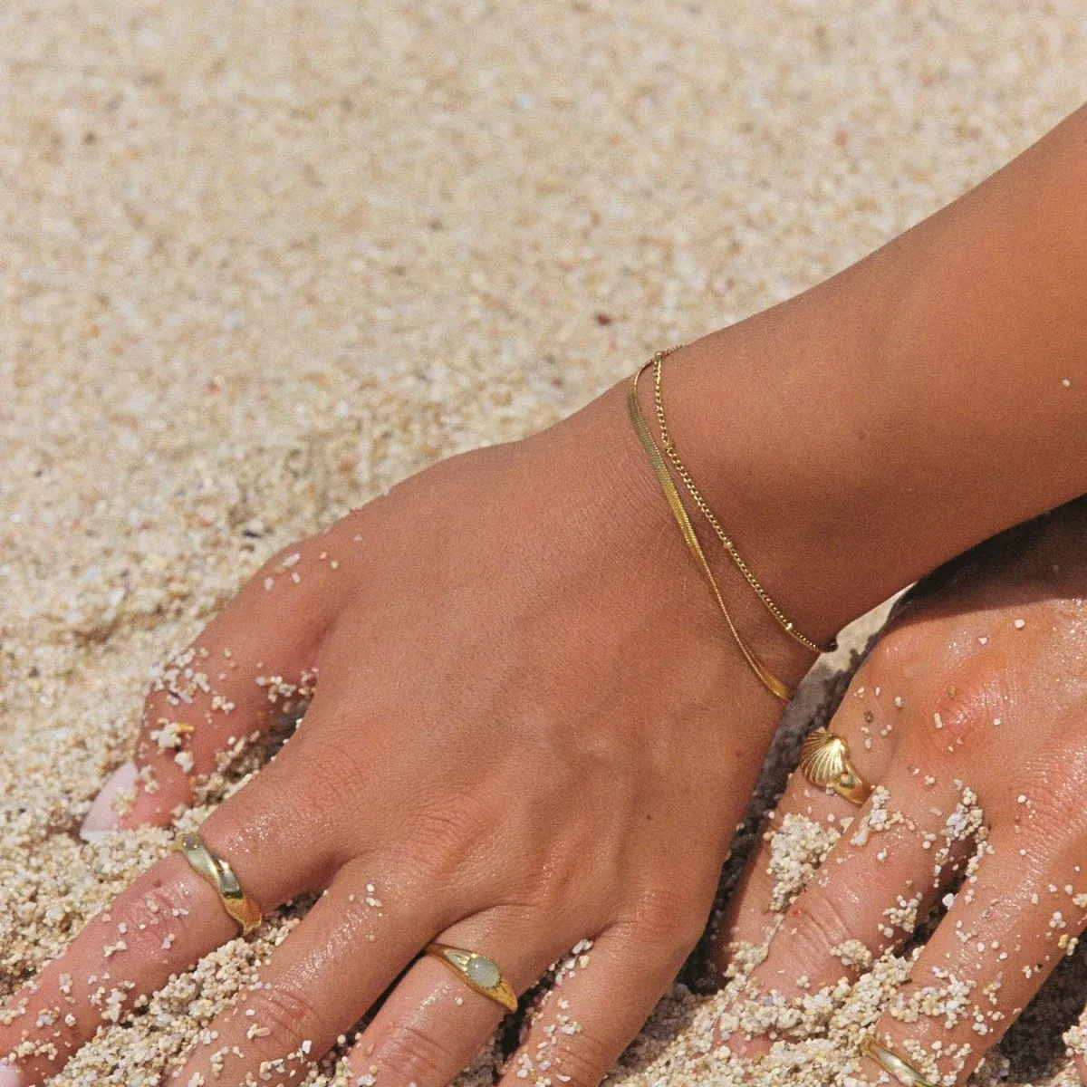 Everyday Layered Bracelet Gold - use view