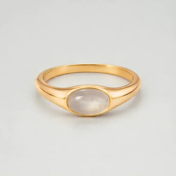 Moonstone Ring Gold - detail view