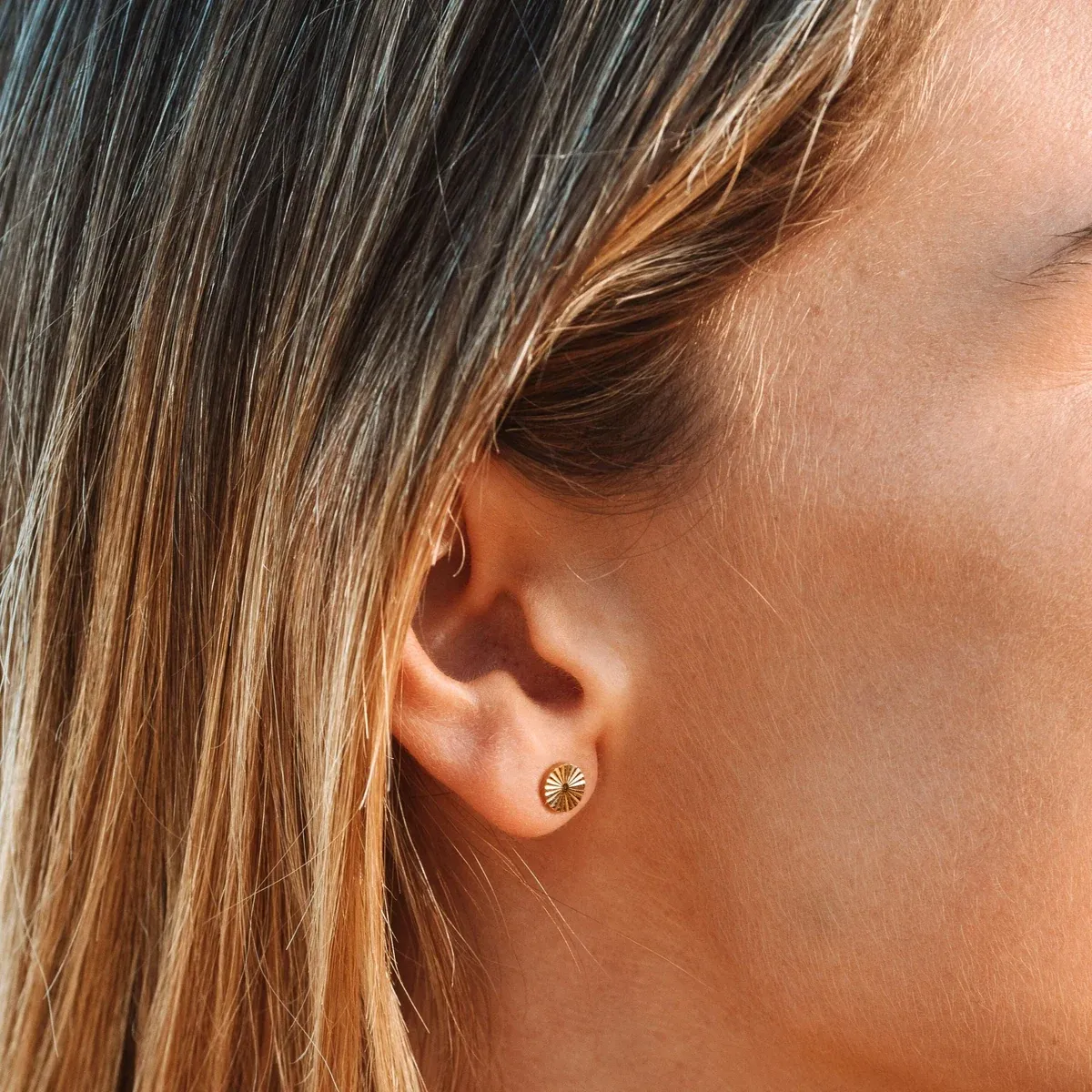 Sun Stud Earrings Gold lead view