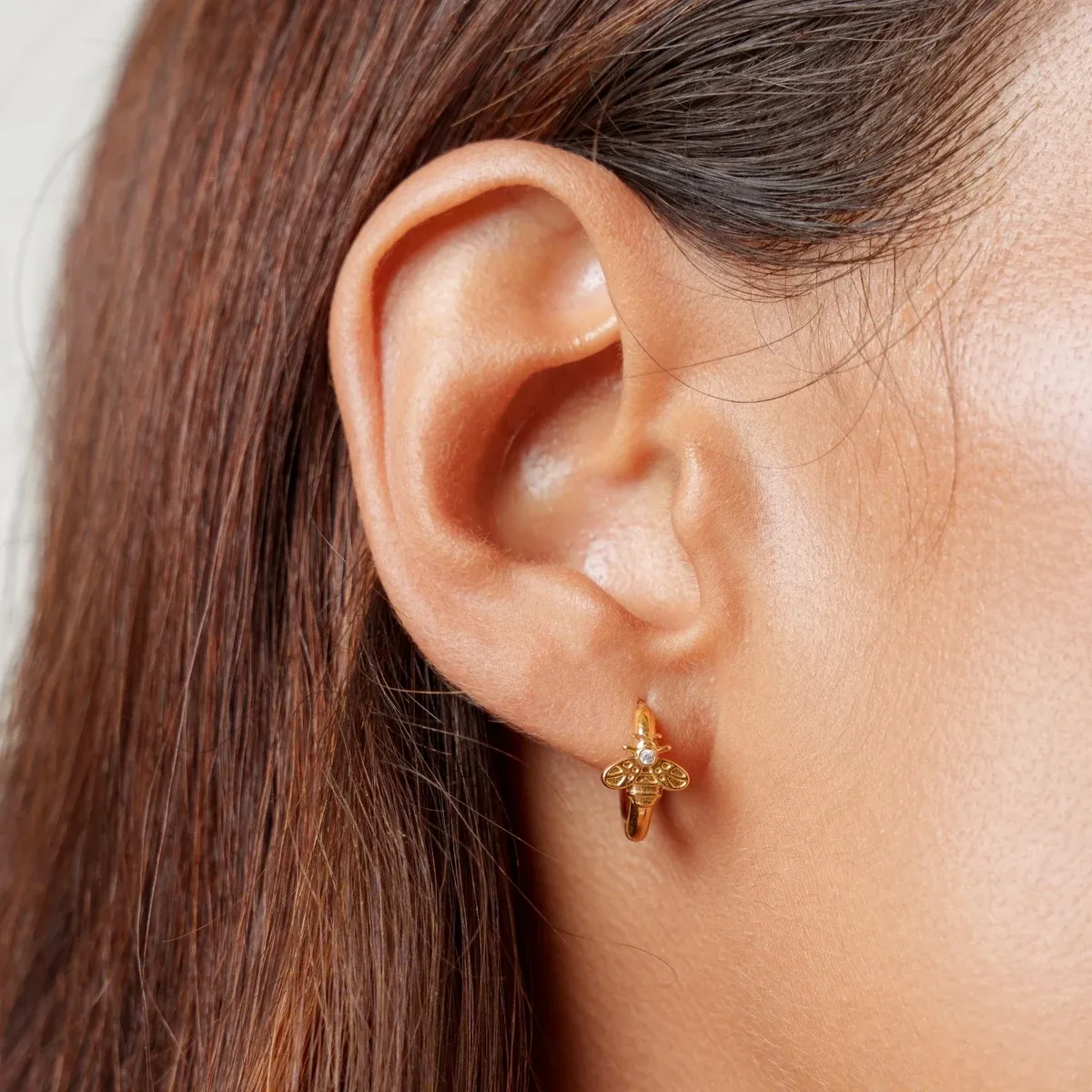 Bee Earrings - use view