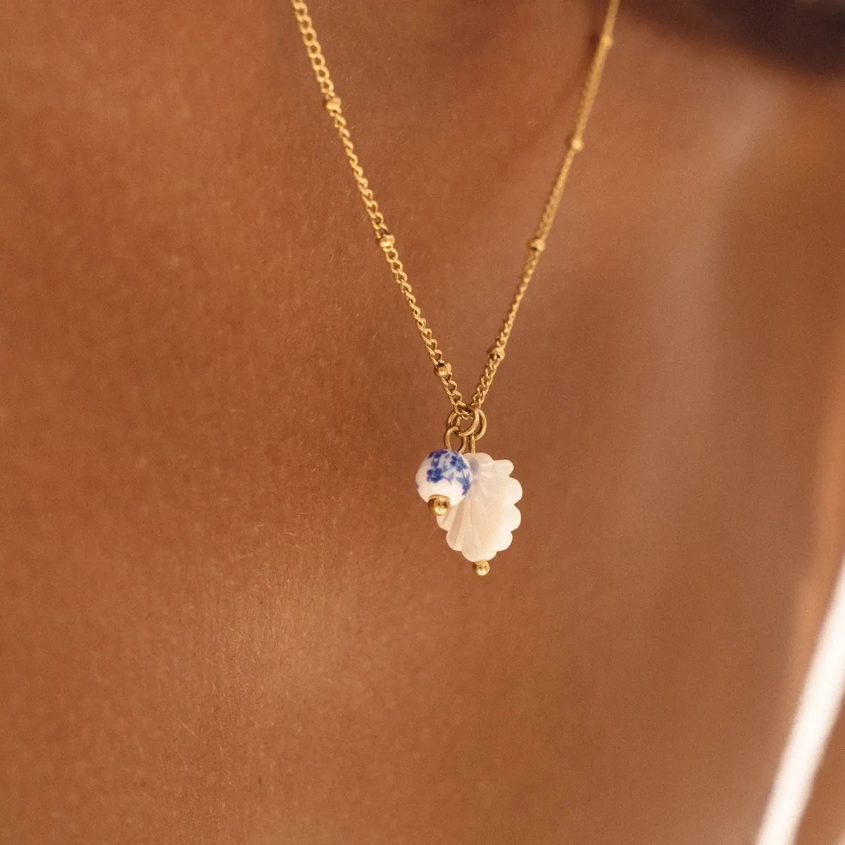 Santorini Necklace Gold - detail view