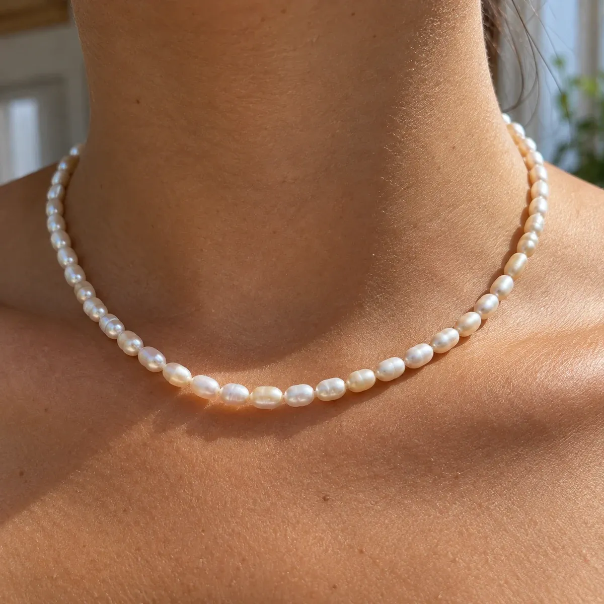 Freshwater Pearl Choker Gold - detail view