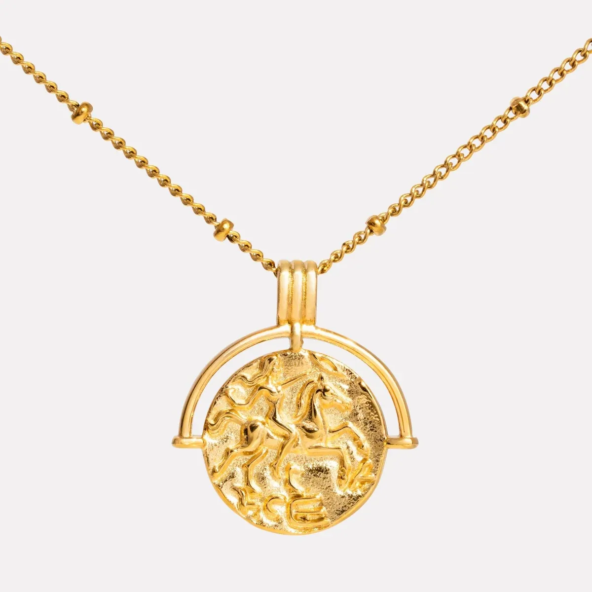 Goddess Pendant Gold - detail view