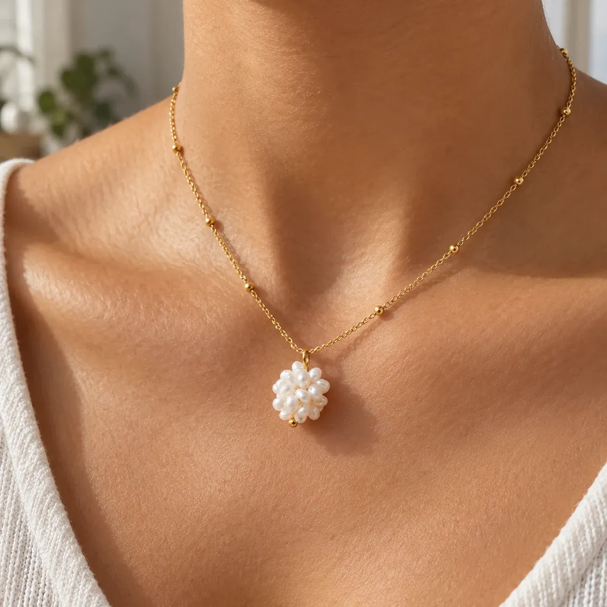 Tiny Pearls Necklace Gold - alternate view