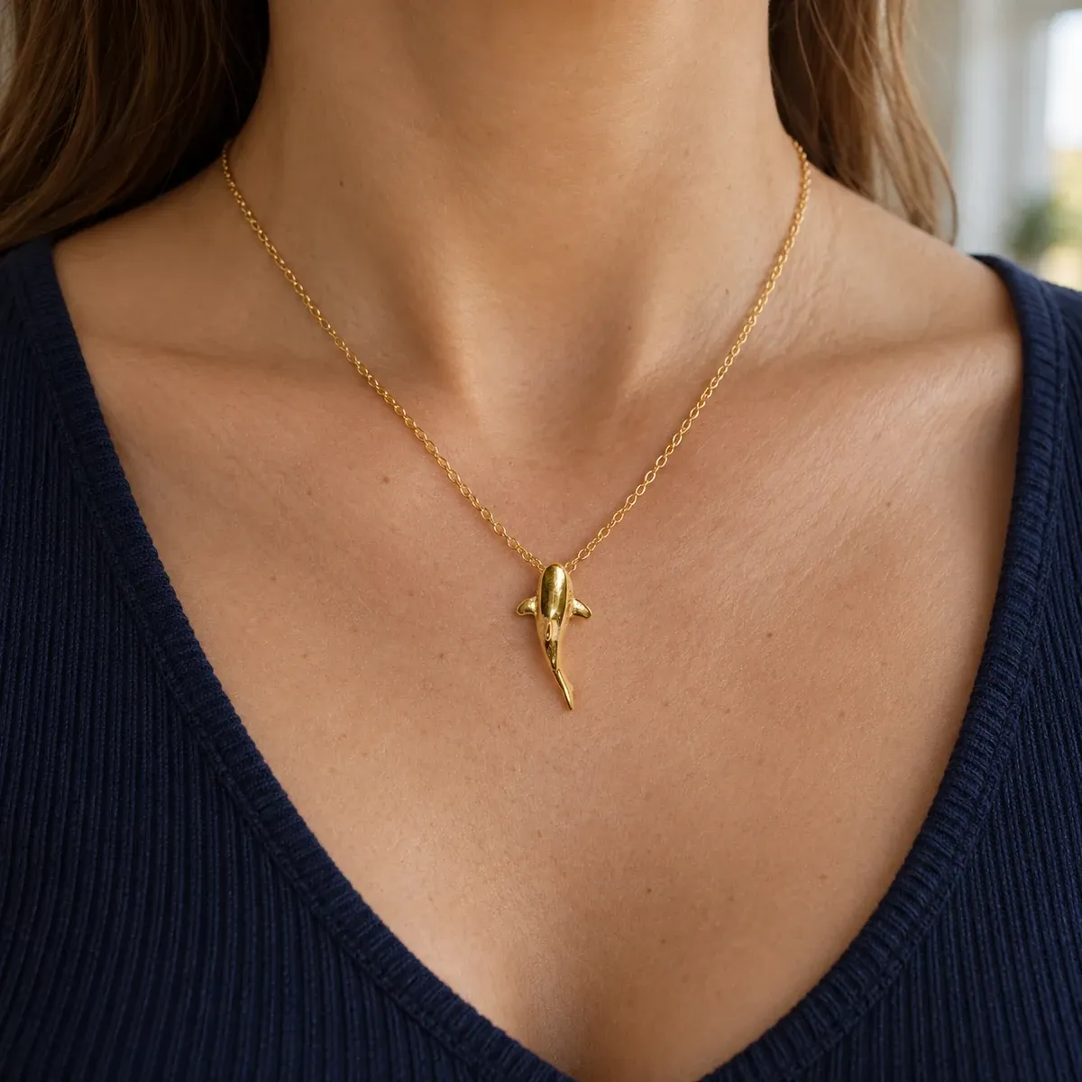Shark Necklace Gold - use view