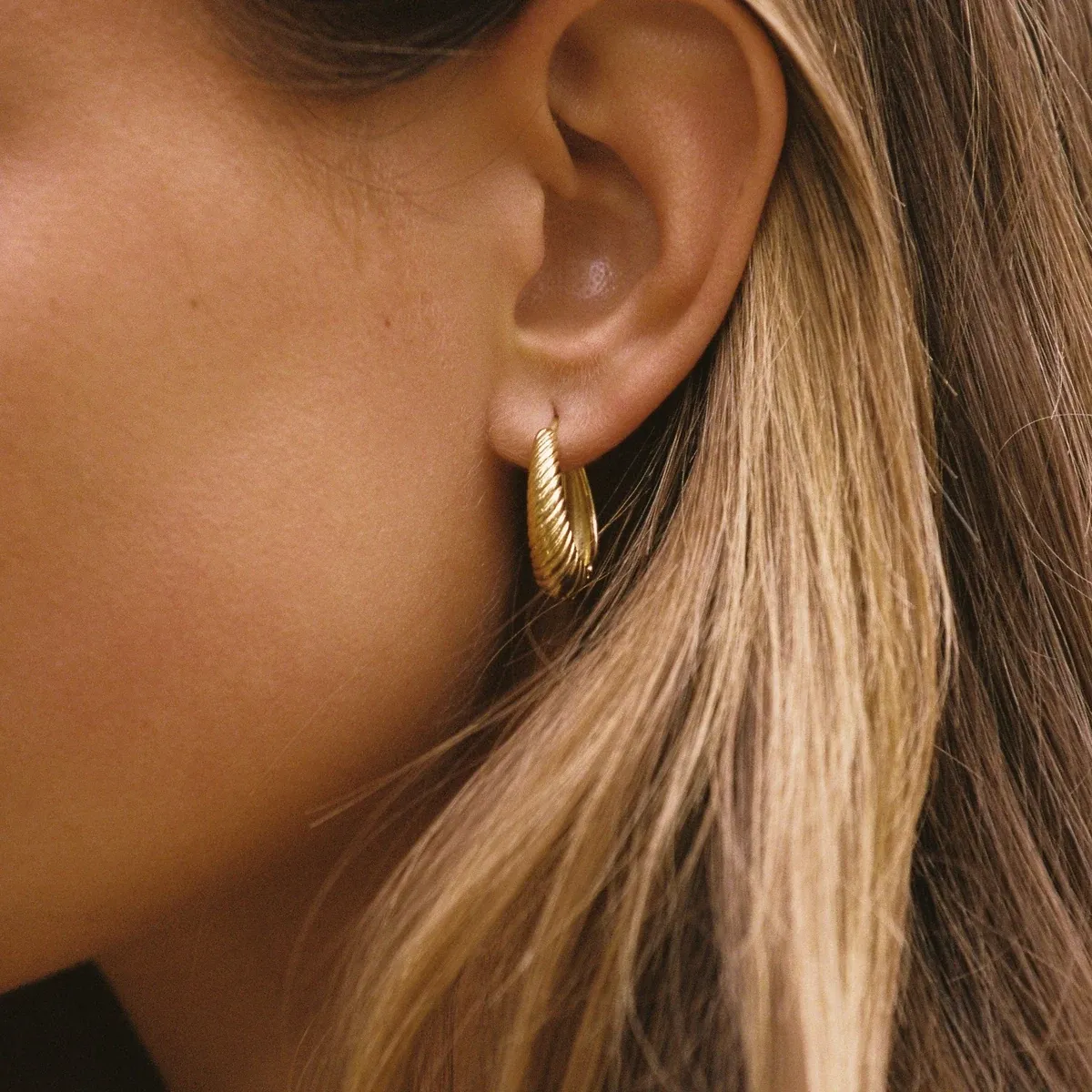 Portofino Hoops Gold - use view