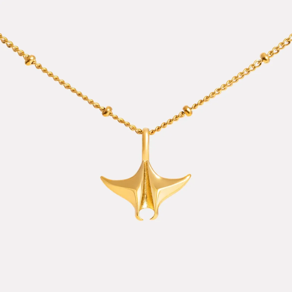 Manta Necklace Gold - detail view