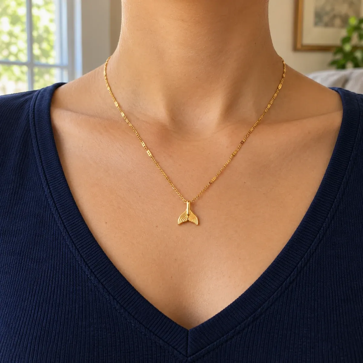 Mermaid Necklace Gold - use view