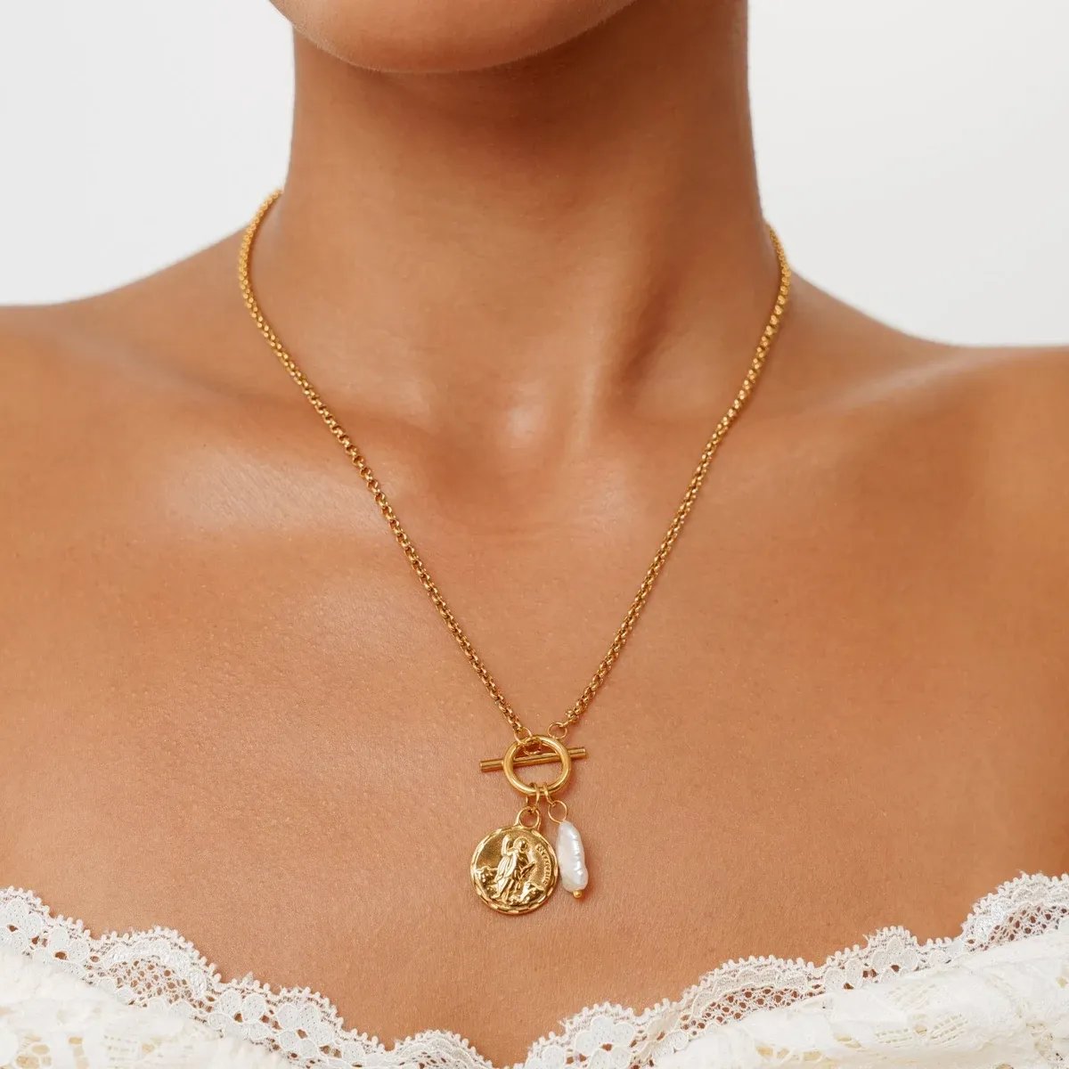 Traveler Necklace - use view
