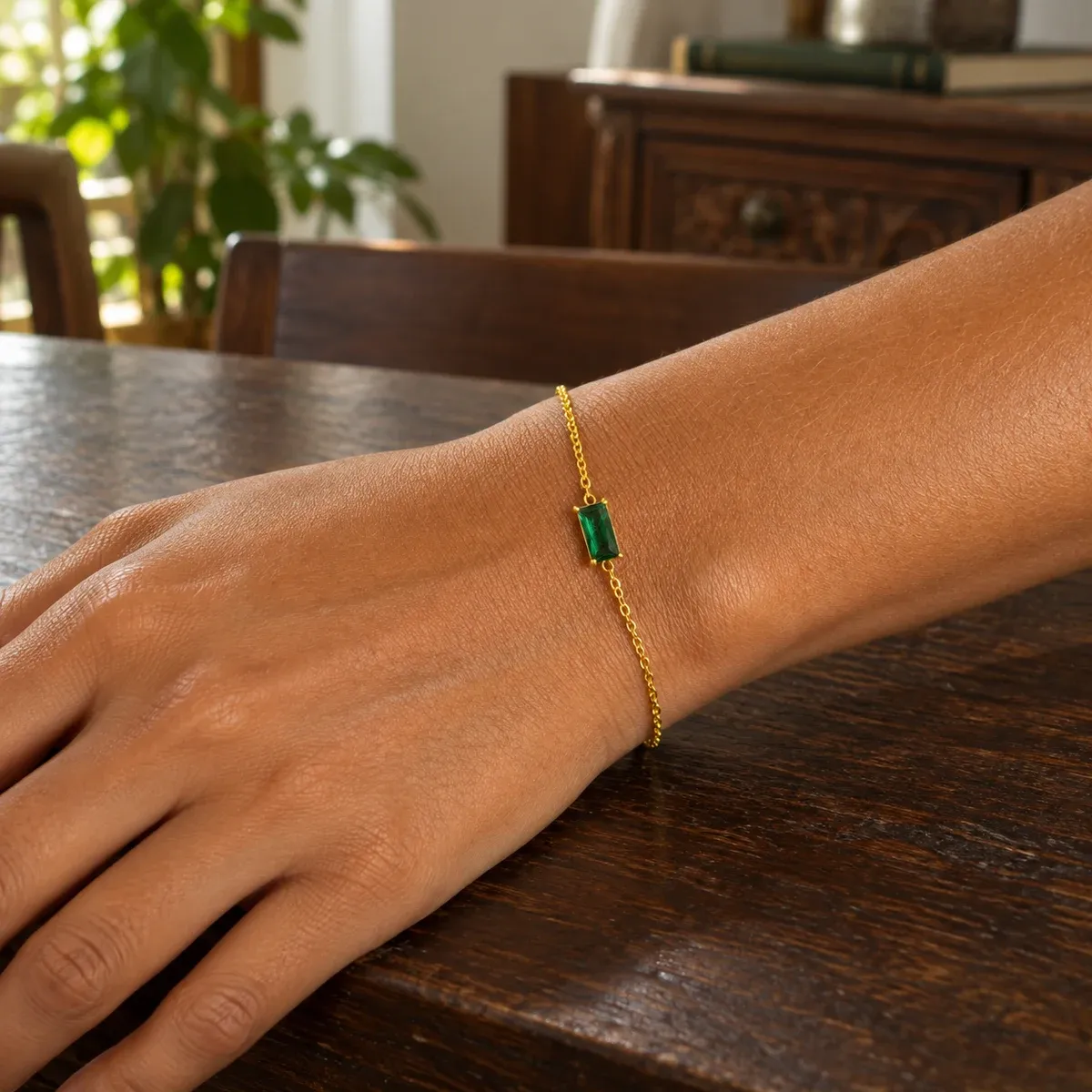 Emerald Bracelet - use view