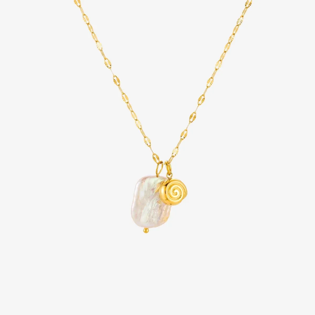 Seashell Cove Necklace Gold - detail view