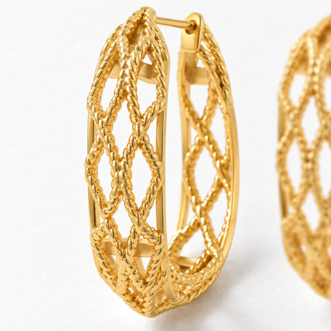 Close view of the braided lattice and textured edge