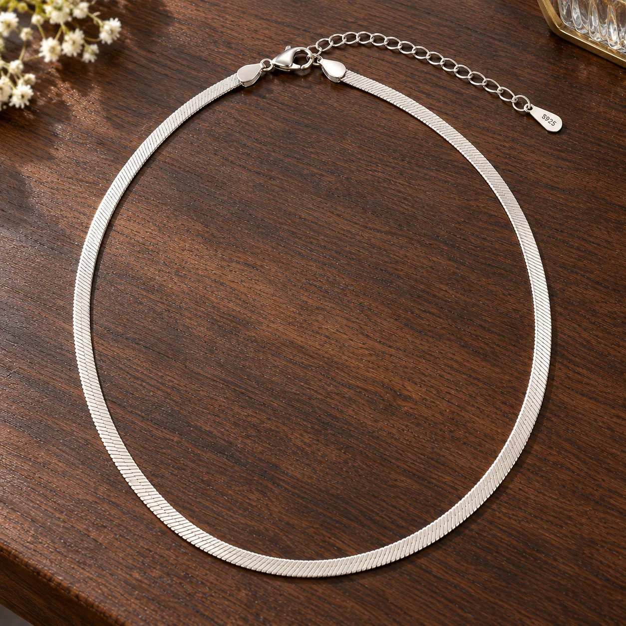 Gilded Herringbone in White gold: alternate view
