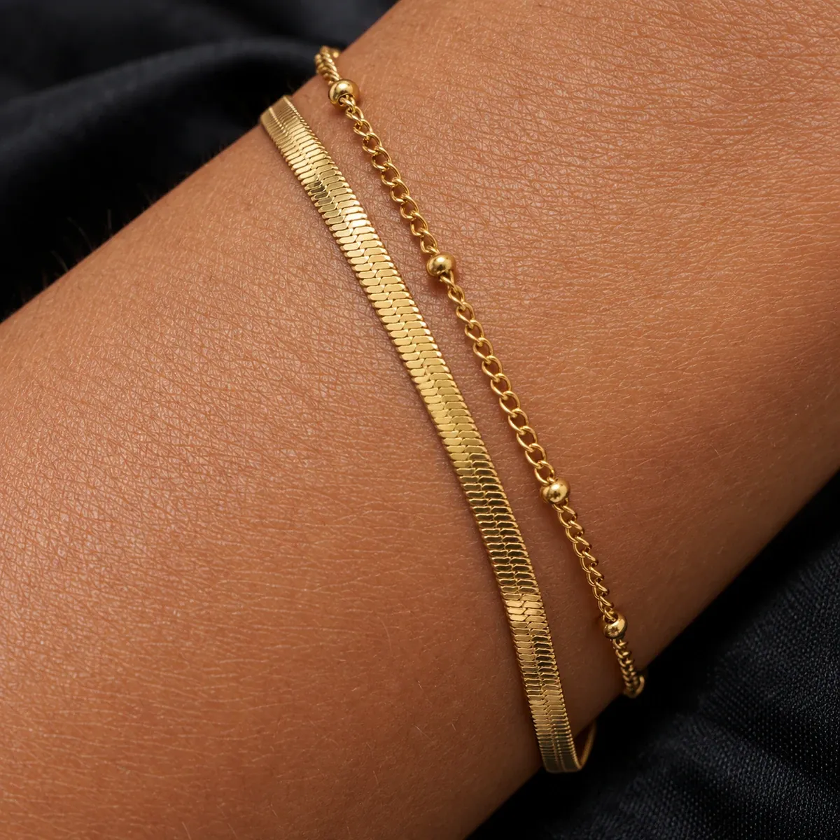 Everyday Layered Bracelet Gold - detail view
