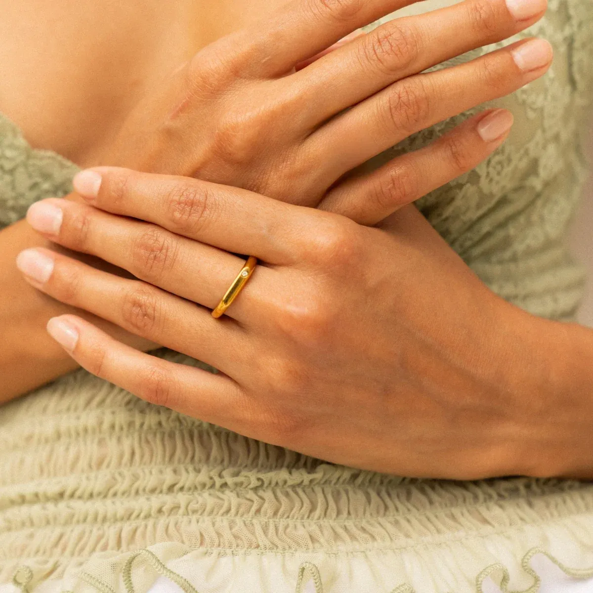 Lumi Ring Gold · US 5 lead view