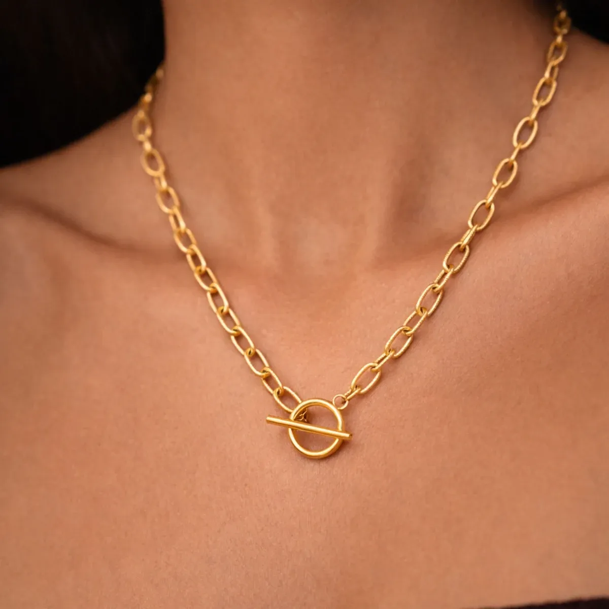 Paperclip Toggle Choker Gold - lead view