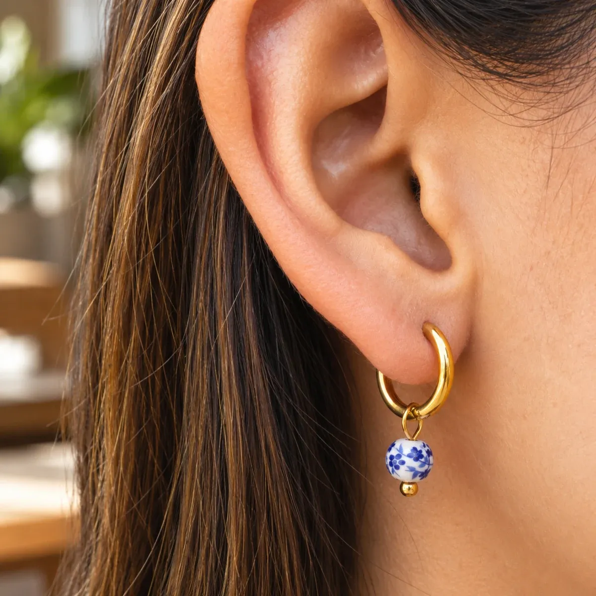 Blossom Earrings Gold - detail view