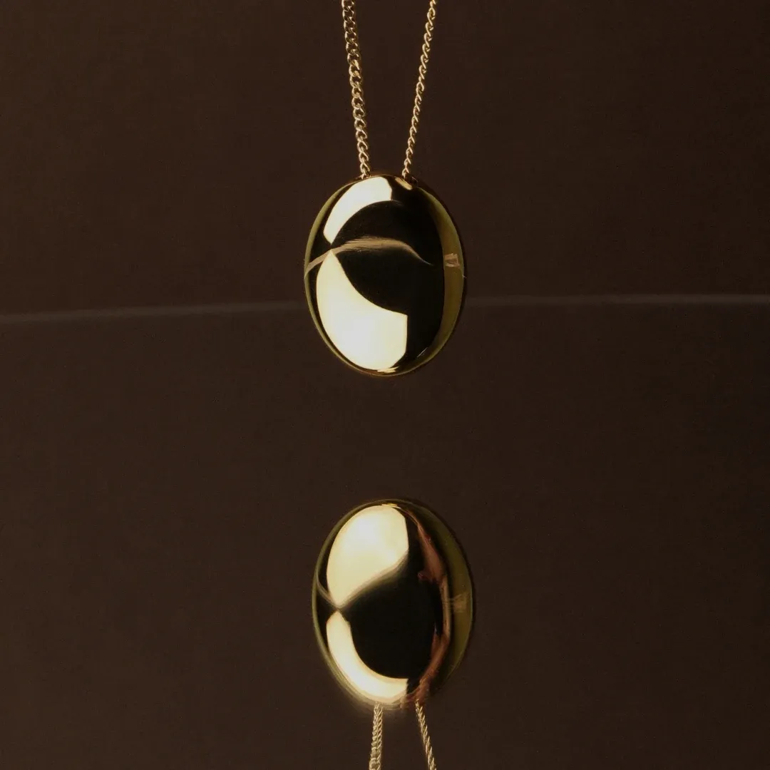 Pebble Necklace Gold - alternate view