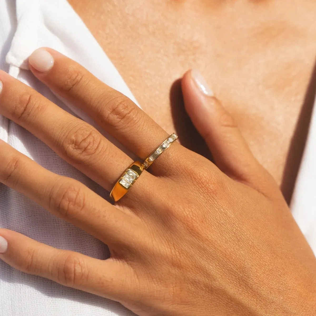 Baguette Signet Ring Gold - use view