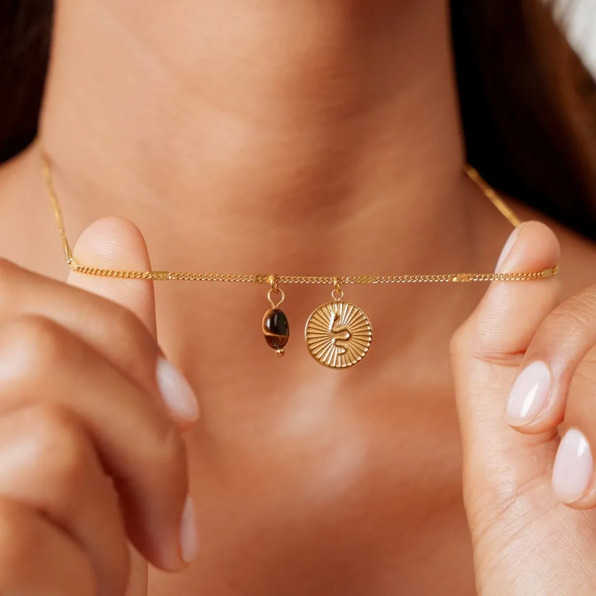 Golden Snake Necklace Gold - use view