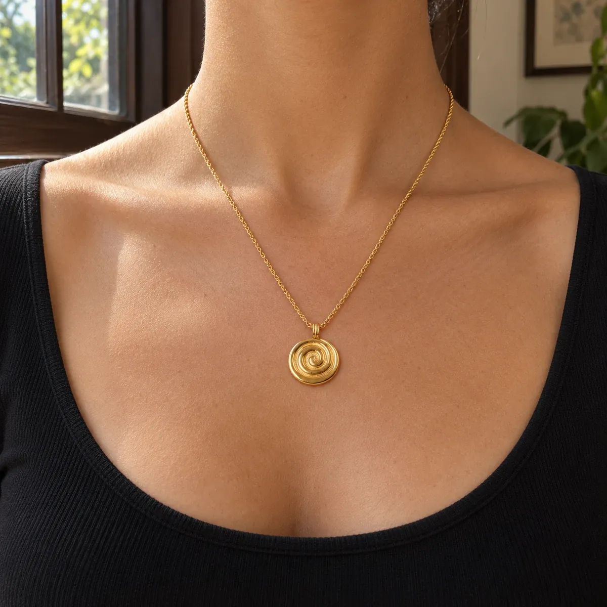 Nalu Necklace Gold - use view