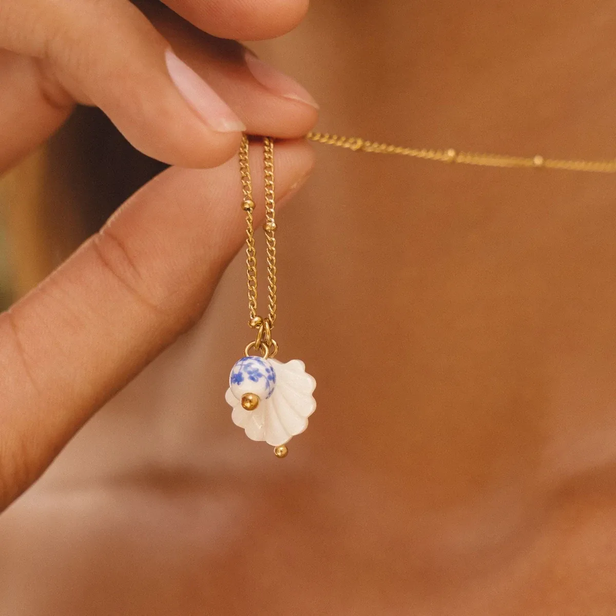 Santorini Necklace Gold - use view