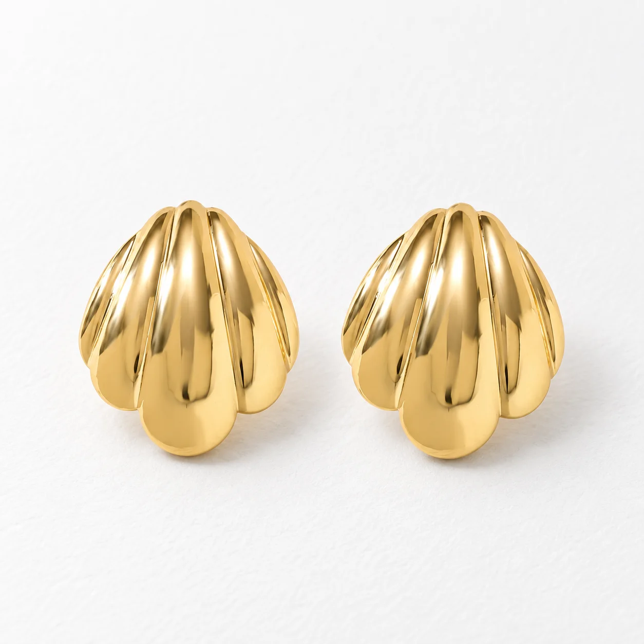 Fluted Studs, complete pair with rounded gold-tone lobes