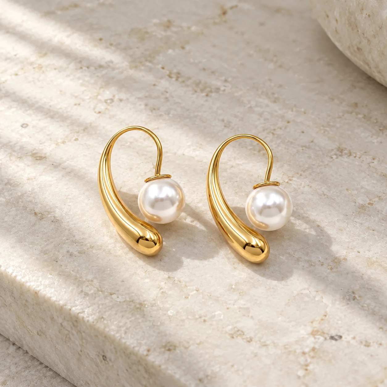 Gold waterdrop shape imitation-pearl earrings: lead view
