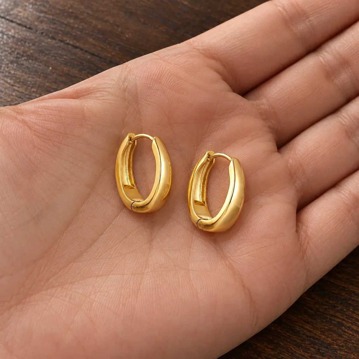 Drop Earrings Gold - detail view