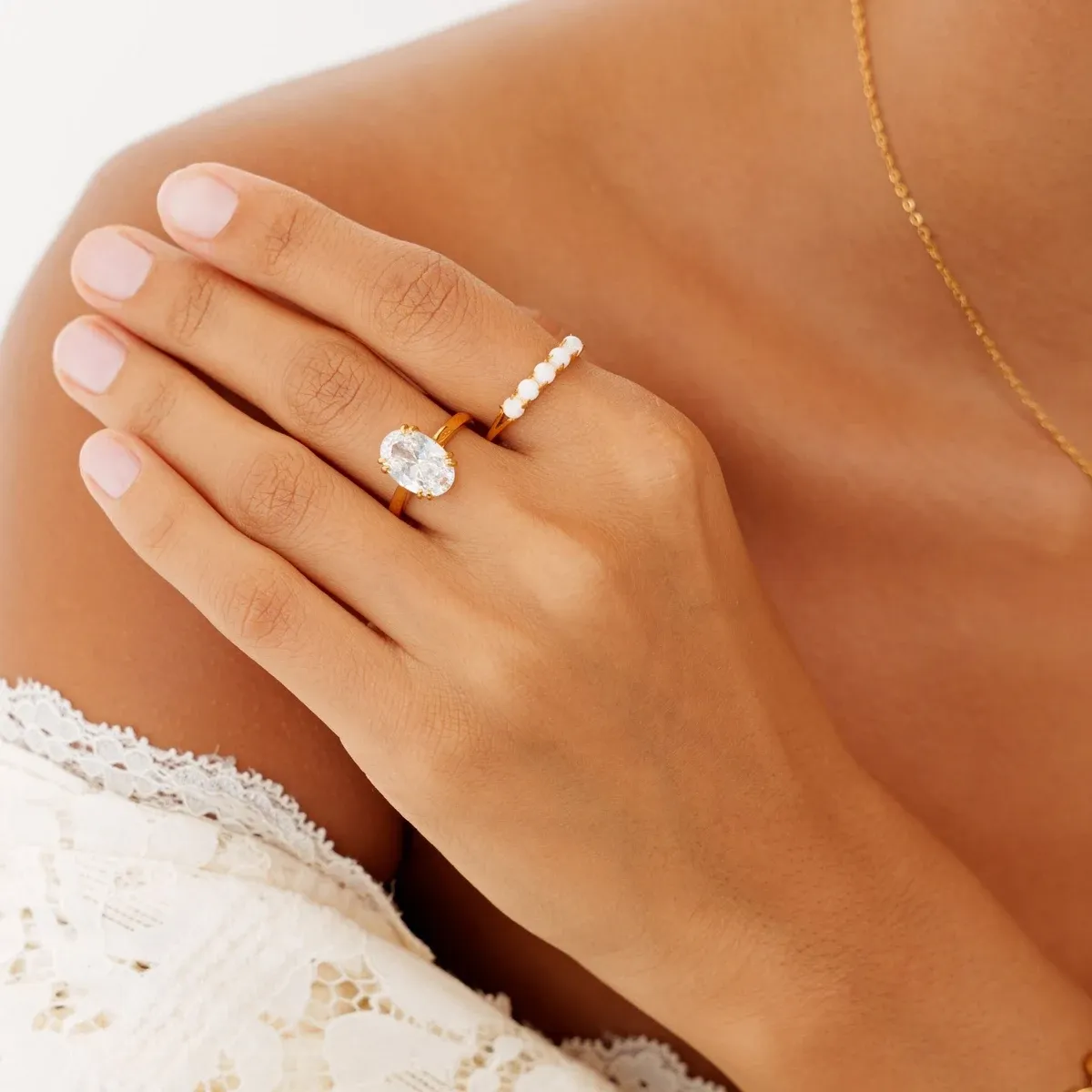 Oval Solitaire Ring - detail view