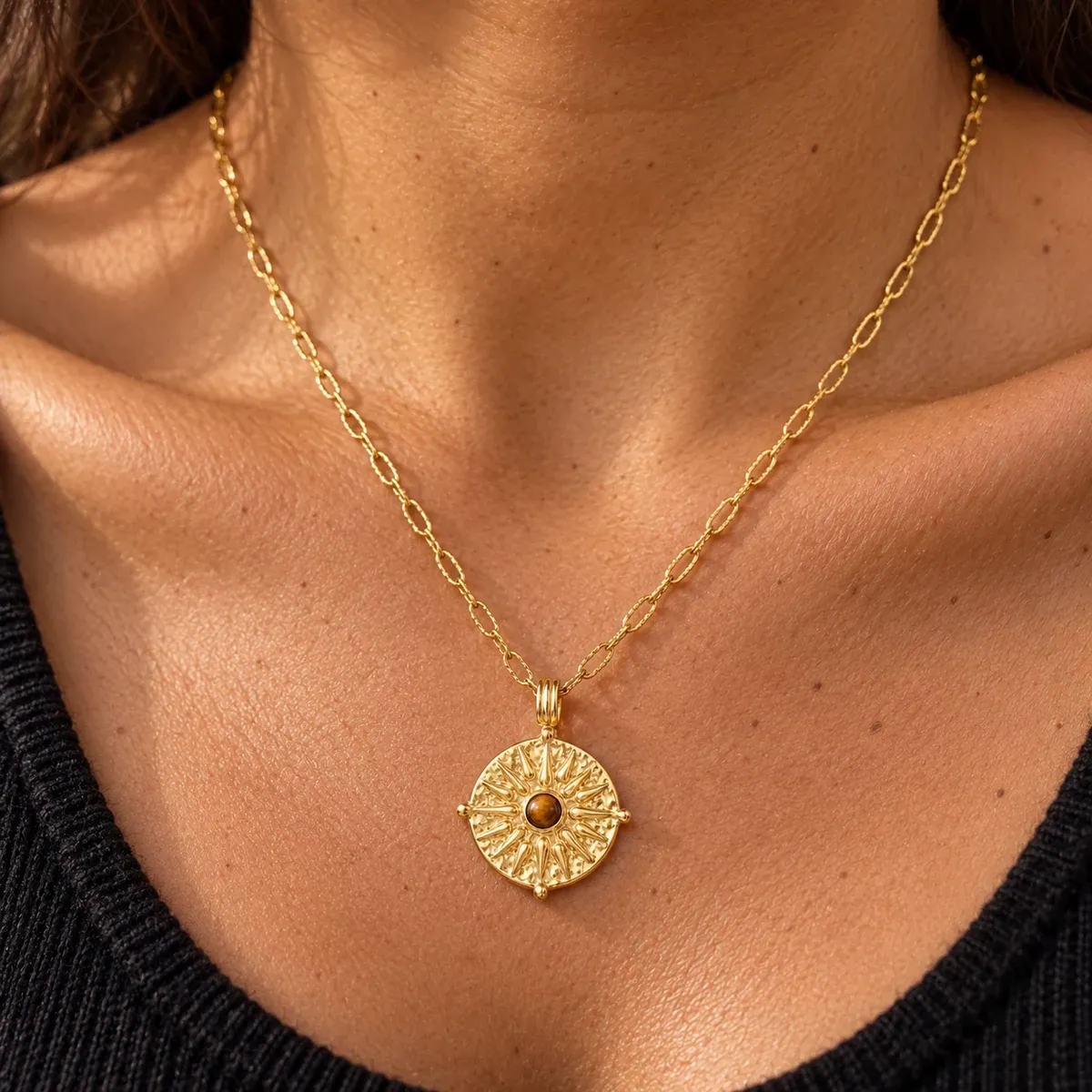 Voyager Necklace Gold - detail view