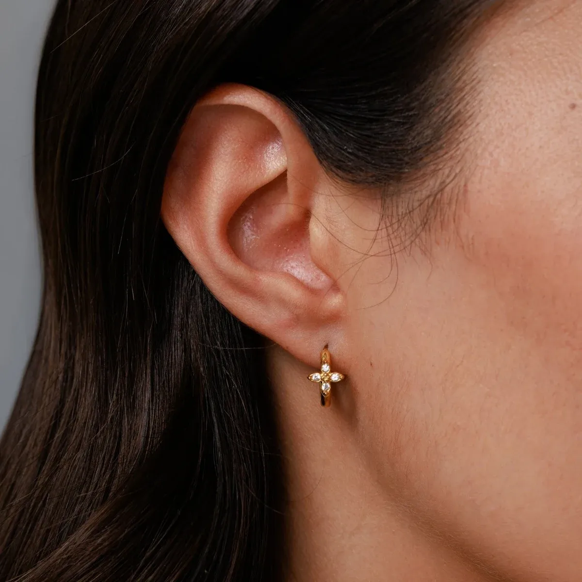 Daisy Hoops Earrings - detail view