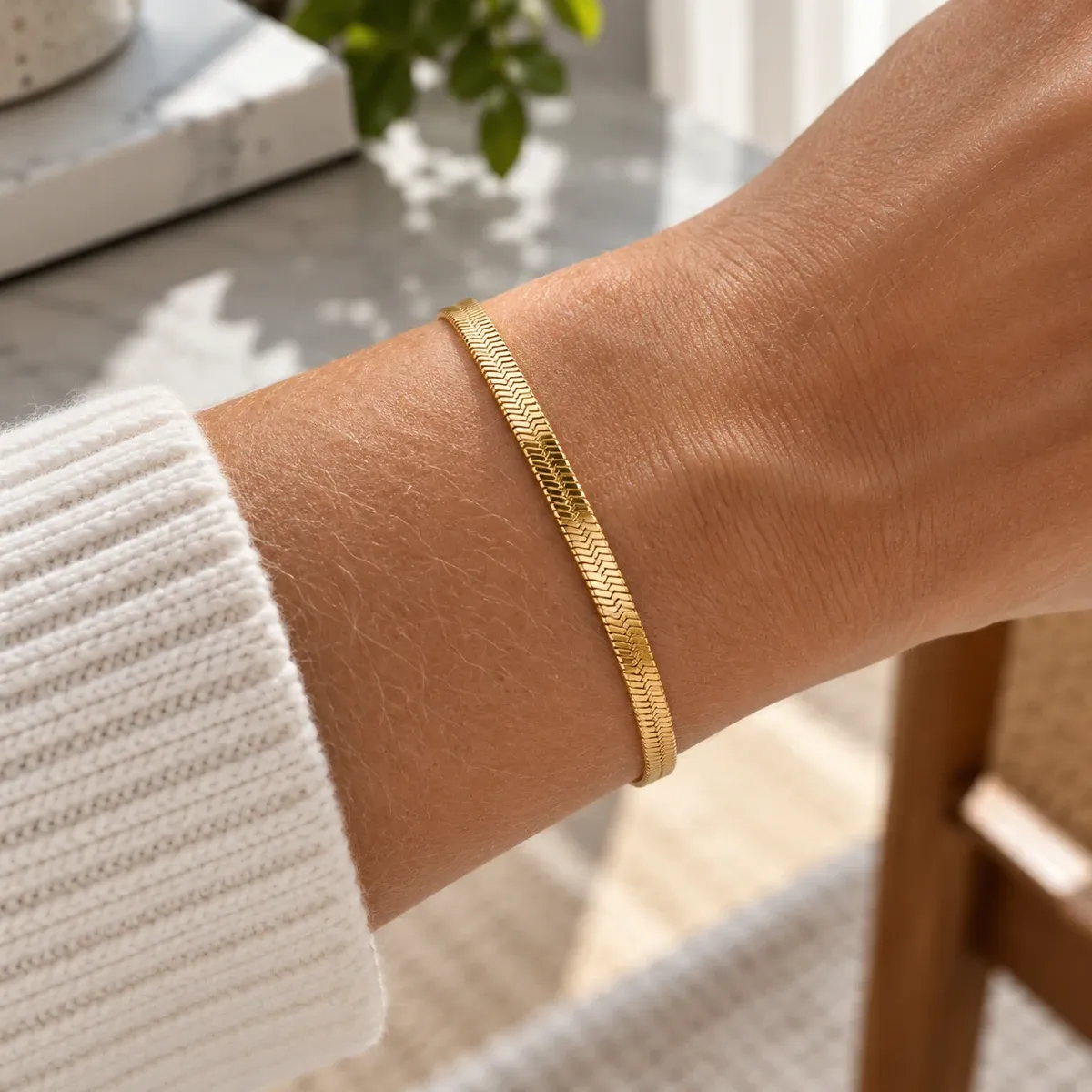 Kauai Herringbone Bracelet Gold - detail view