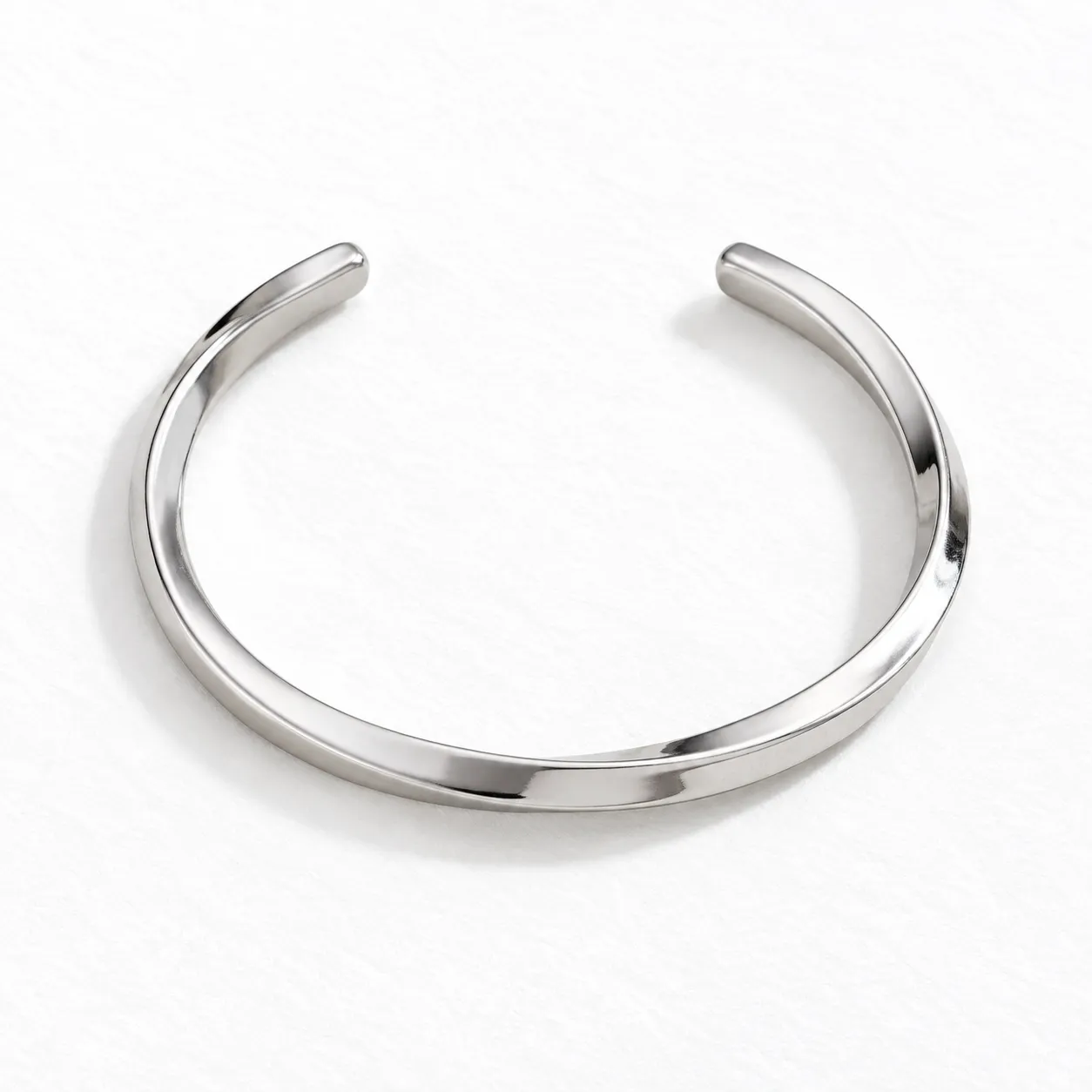 Overhead view of the open cuff and rounded tips