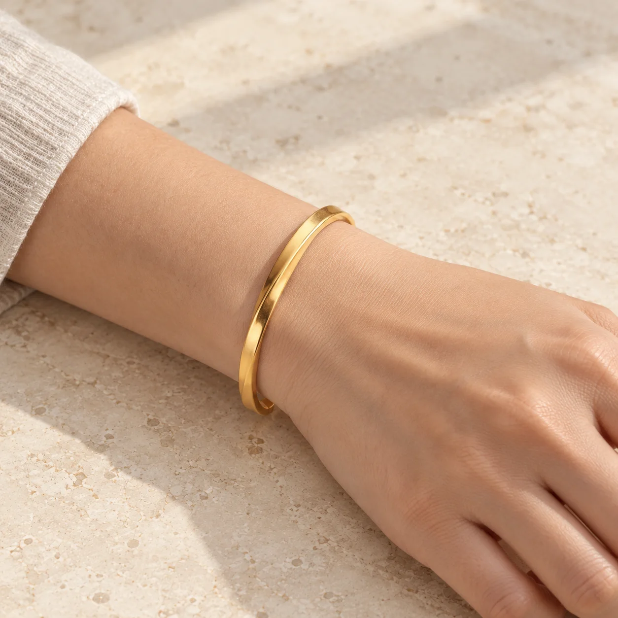 Yagx open twisted stainless steel cuff: use view