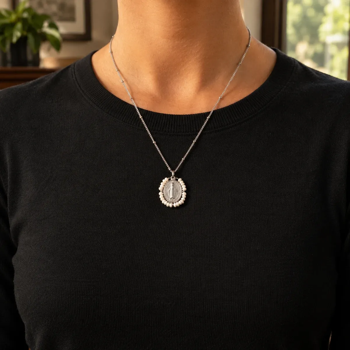 Grace Necklace Silver - use view
