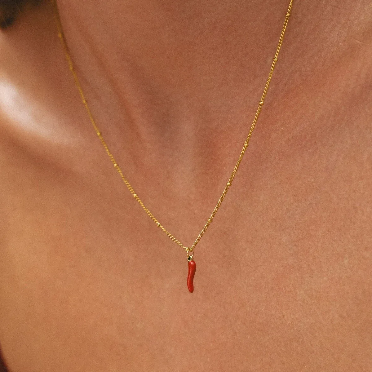 Chilli Necklace Gold - lead view