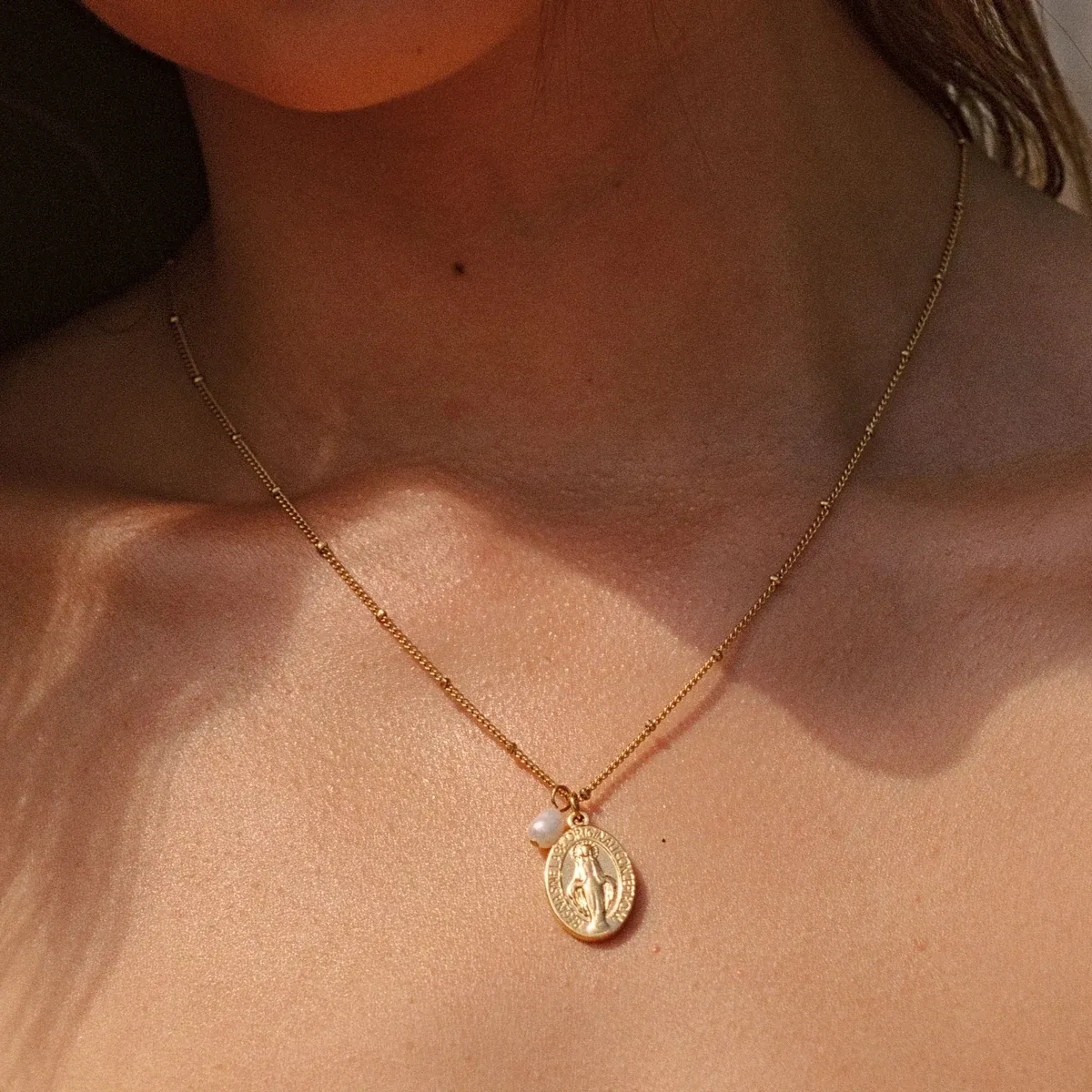 Faith Necklace Gold - lead view